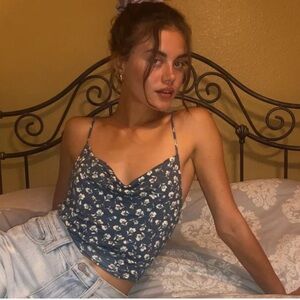 UO floral tank blue & white scoop neck spaghetti straps stretch SIZE XS viscose